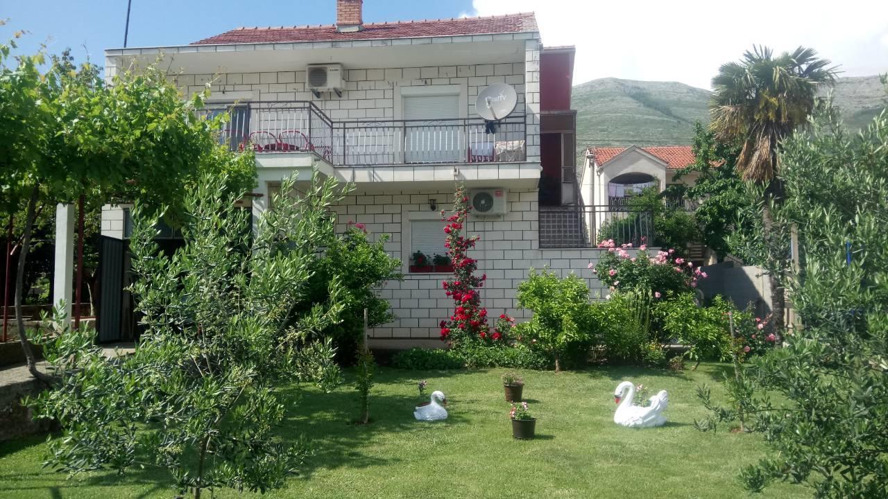 Apartmani Bridge Требинє Екстер'єр фото